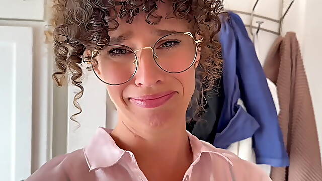 Businesswoman in Stockings Receives Deep Anal in Changing Room