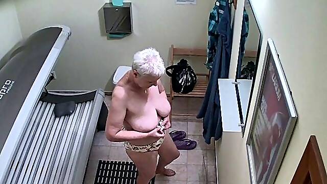 Busty granny in solarium