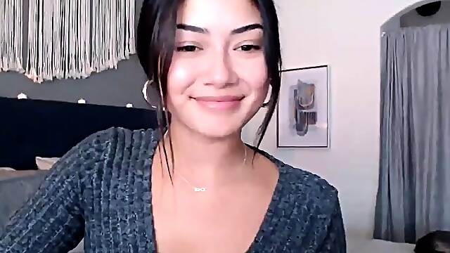 Webcam brunette solo masturbation