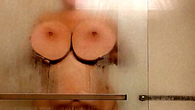 Amateur older woman with big boobs