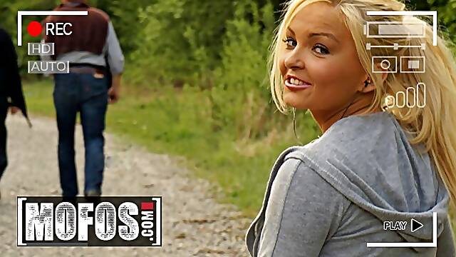 Bonny Jennas outdoors porn