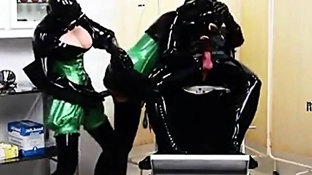 Perverser deutscher Latex-Anal