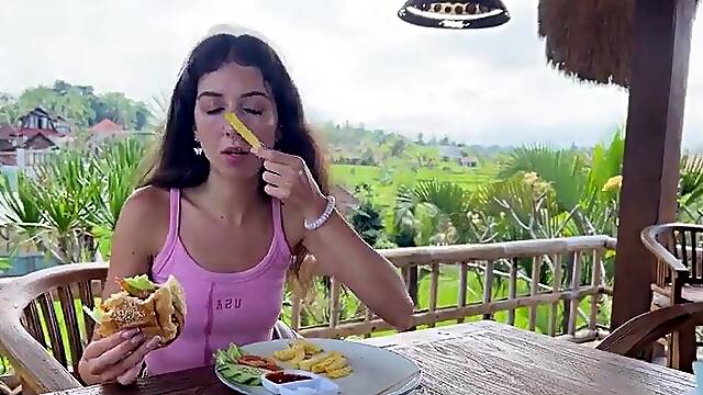 Lady Asks Waiter to Cover Her Face with Spunk in Public Cafe to Lick Burger
