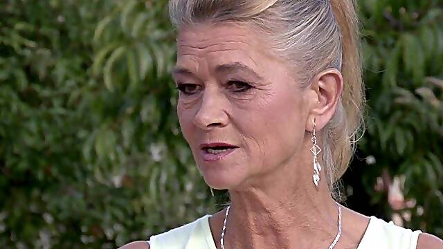 Λεσβιες Αλιευονται, Πιασμενοι Στα Πρασα