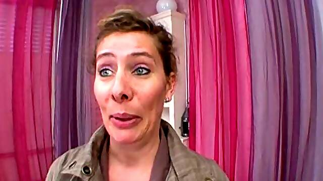 Une mere de famille se fait baiser et sodomiser par 3 mecs !! French amateur