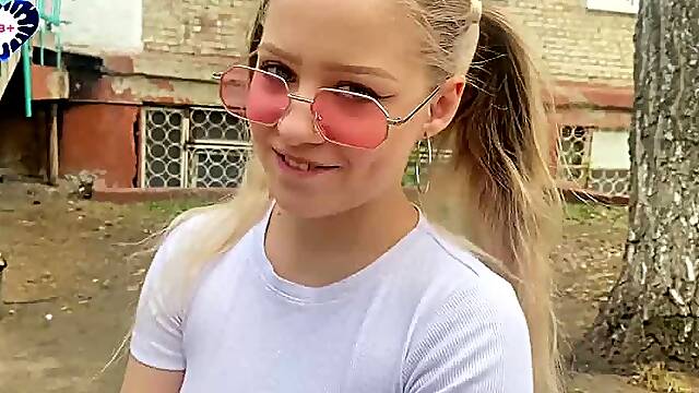 Schoolgirl on the street, ravaged on the porch, she busted all over - XXX!