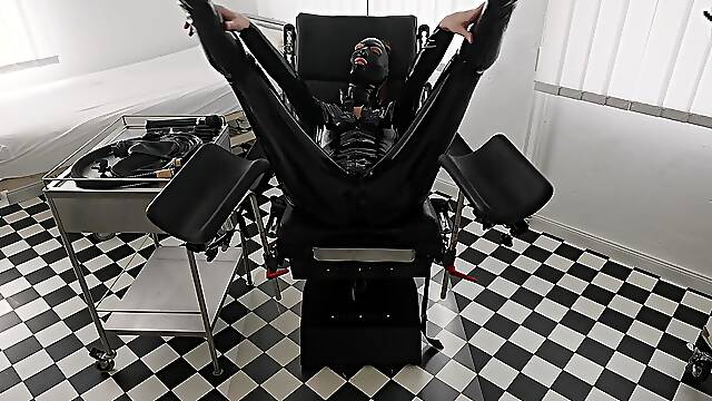 Hottest rubber clinic babe plays with her gas mask toy