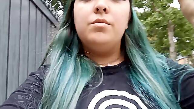 Mira mis pezones duritos ???? Flashing caminando x mi barrio ????????