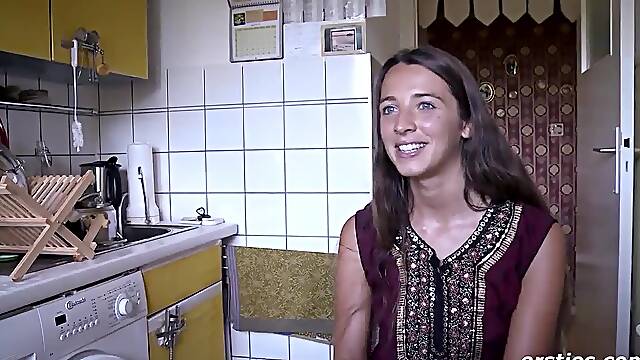 Ersties&colon; Amateur Girl Fingers Her Wet Pussy