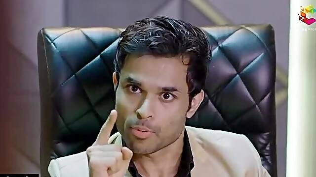 BOSS NE OFFICE ME RIYA KO LUND CHUSAYA - Ko