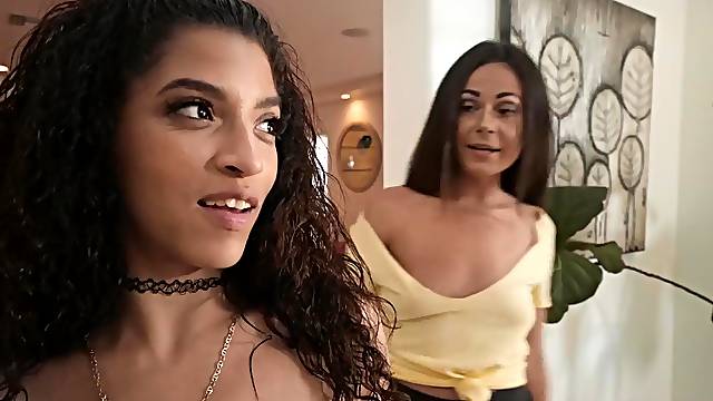 Lavarse, Besos Y Manoseos, Acariciar Coño, Grabiela Lopez