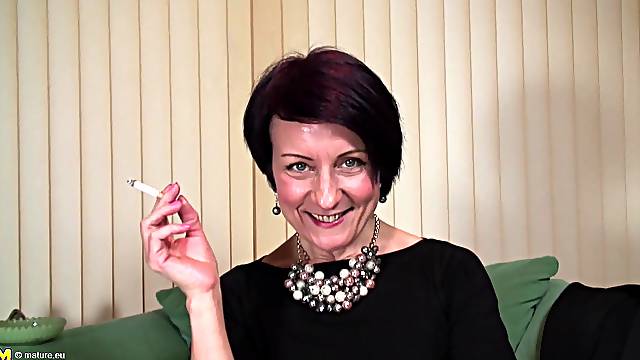 Εε, Τριβουν Τα Μουνια, Τραβαει Βιντεο