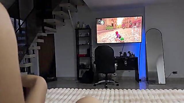 My neighbours internet went out, this babe came upstairs and we ended up having lesbo sex.