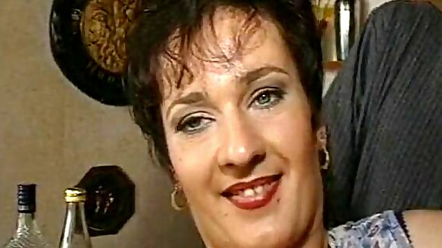 Group Sex in der Kellerbar