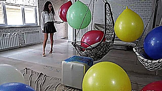 Pranking a female boss with big balloons **4K**